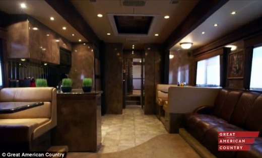 브래드 피트 트레일러