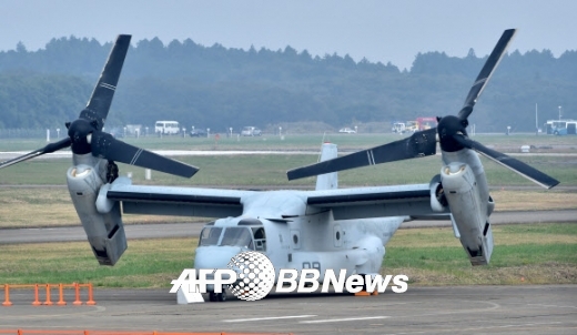  지난해 10월 26일 일본 자위대 60주년 행사에 등장한 미국 해병대의 다목적 수직이착륙기 MV-22 오스프리. ⓒ AFPBBNews=News1  