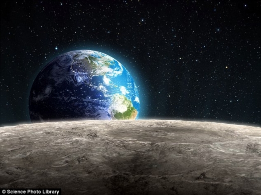 지구에서 생명체를 탄생시킨 최초의 세포들은 달의 토양 아래 묻혀 있을지도 모른다. 영국의 과학자들은 생명의 기원 증거물이 응고된 달의 고대 용암류 아래 묻혀 있을 수 있다는 가설을 내놓았다. 그림은 달에서 본 지구의 모습.