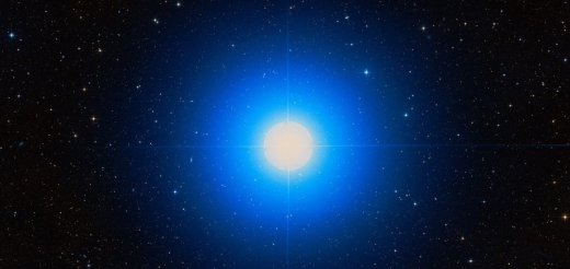 봄철 대삼각형의 한 꼭지점을 이루는 1등성 스피카는 처녀자리의 알파 별. 여신이 손에 든 빛나는 ‘보리 이삭’을 뜻한다.