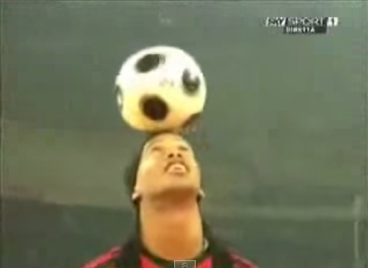 세계 최고 수준의 볼 트래핑 실력을 가진 호나우지뉴.