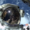 ISS 우주 유영 중 촬영한 ‘셀카 사진’ 공개