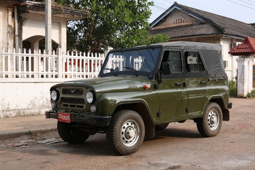 귀순 병사가 이용했을 러시아제 우아즈(UAZ)-469 지프