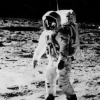 아폴로 우주인 “세계 최초 달 여행 경비, 고작 25만원”