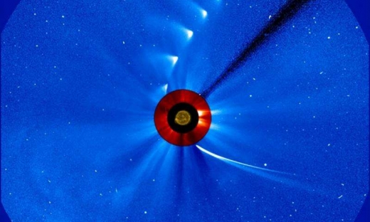 소멸되는 혜성 아이손.