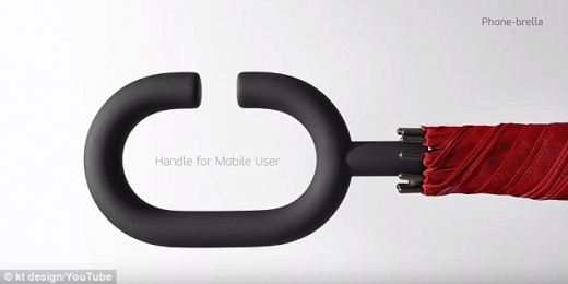 우산의 아랫부분과 윗부분이 무게 균형을 이루어 우산을 안정되게 유지시켜주는 기능을 가지고 있는 폰브렐라.