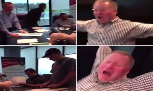 복권 당첨으로 기뻐하는 직장 동료들.