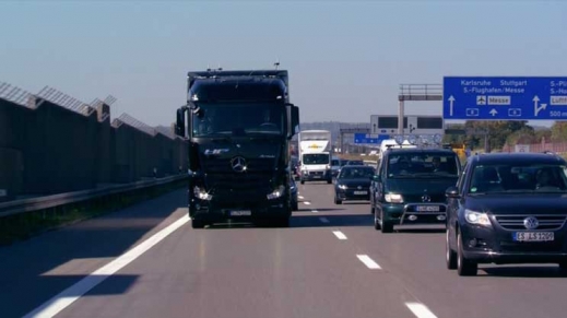 시험 주행 중인 다임러 자율 주행 트럭