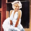 마릴린 먼로 드레스는 빌딩 한 채 값…가장 비싼 영화 소품