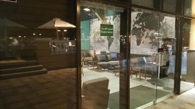 커피숍에 붙어 있는 ‘싱글즈(남성전용)’ 섹션 표시.