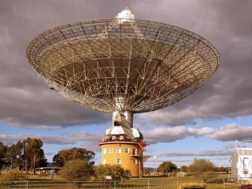 호주 동부에 있는 CSIRO의 파크스(Parkes) 전파망원경.