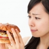 “햄버거 많이 먹으면 유방암 위험 ↑”(연구)