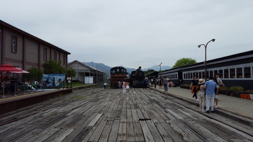 곡성역의 예전 기차 선로들. 아이들이 가장 좋아하는 진짜 기차다.