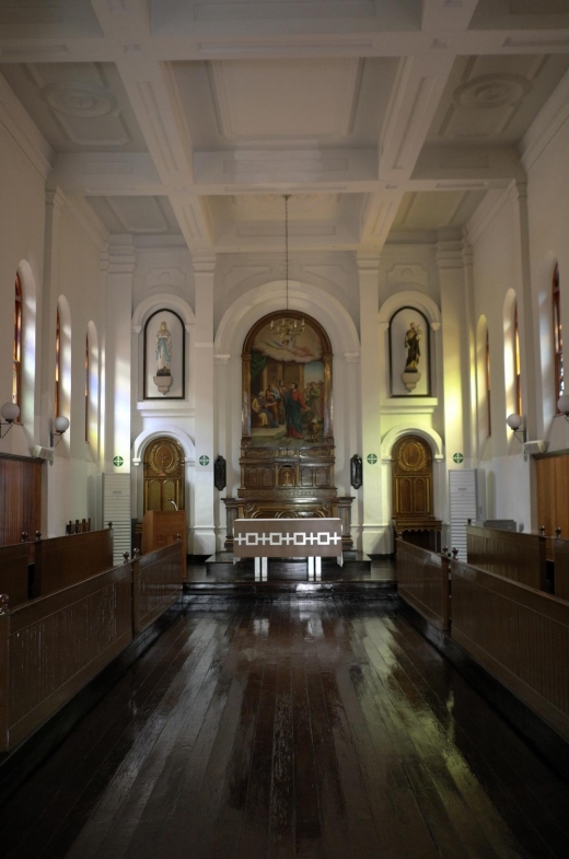 성 유스티노 신학교 기념관 내부의 모습. 1910년대 건축당시의 원형을 고스란히 간직하고 있어 건축사적으로 의미가 있는 공간이다. 아직도 남아있는 나무바닥이 흥미롭다.