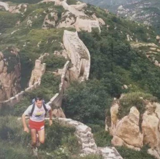 만리장성에 대한 사랑 하나 만을 믿고 무작정 내달린 만리장성 달리기에 나선 린드세이. (사진=텅쉰왕)