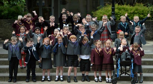 한 자리에 모아놓고 사진을 찍는 게 전통이 됐지만, 만만한 일은 결코 아니다.