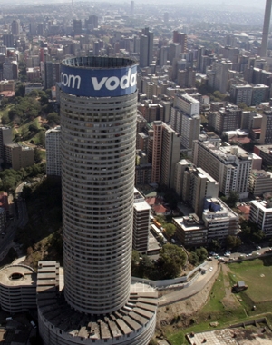 요하네스버그 한복판에 우뚝 솟아 랜드마크 역할을 하는 폰테시티 타워. 한때 ‘하이재킹 된 빌딩’이라는 오명을 갖고 지내야 했다. AP=연합뉴스