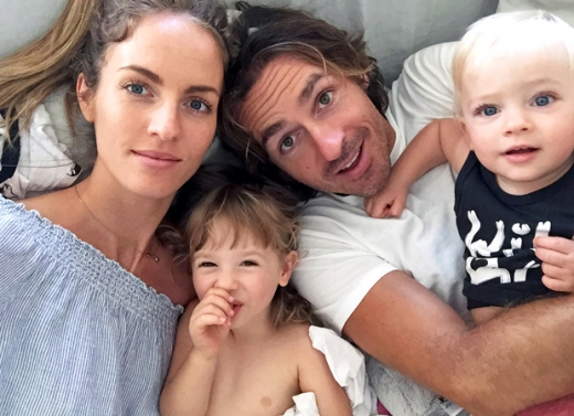 사라 불러와 그의 남편 브루스 불러, 그리고 딸과 아들. (사진=케이터스)