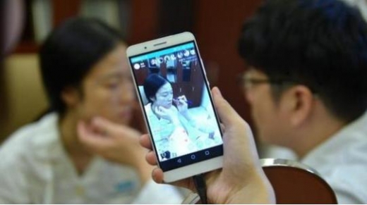 수술 전 상담받는 과정 등부터 생중계하며 관심과 논란이 모아졌다.(사진=중국망) 수술 전 상담받는 과정 등부터 생중계하며 관심과 논란이 모아졌다.(사진=중국망)