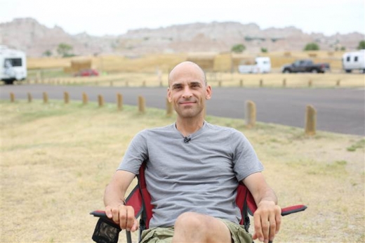 NBC뉴스와 인터뷰하고 있는 사이칼릭. 현실의 안락함과 평온함을 떨치고 불확실과 도전의 세계로 뛰쳐나왔지만, 더욱 차분하고 평화롭다. (사진=엔비씨뉴스)