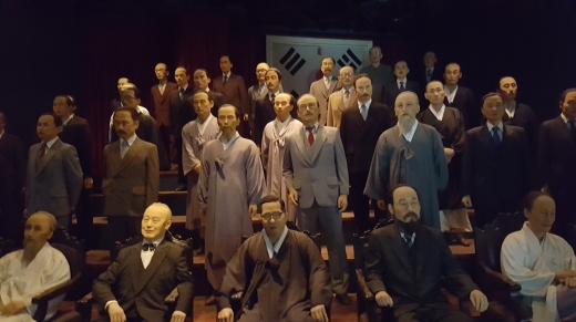 해방 당시 활동하였던 수많은 독립 운동가들의 모형이 전시되어 보는 이로 하여금 역사의 시간을 느끼게 한다. 독립기념관은 이렇듯 생생한 모형이 많아 어린 아이부터 노년층까지 쉽게 당시의 상황이 잘 전달되도록 하였다.