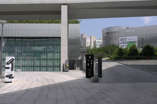 국립아시아문화전당은 하늘로 쌓은 건물이 아니라 땅으로 내린 연면적 9만6036㎡, 축구장 20배 크기에 달하는 거대한 공간이 아래로 펼쳐져 있다.