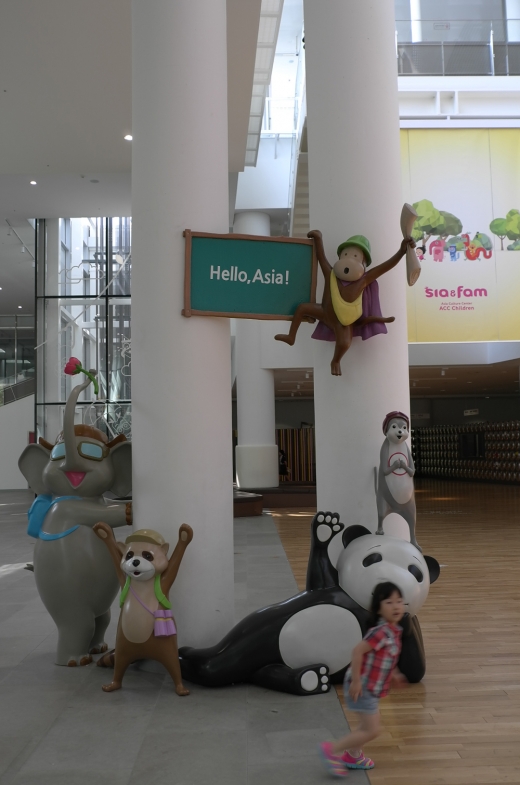 어린이문화원의 캐릭터 “시아와 친구들”. 아시아 각 지역의 전통적 캐릭터들을 모티브로 만들어졌다. 실제 국립아시아문화전당에서 가장 인기있는 공간이기도 하다.