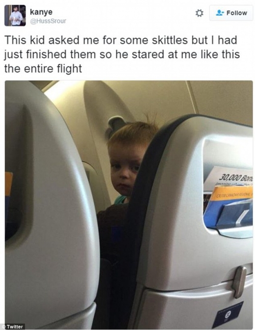 “이 꼬마가 사탕을 조금 달라고 했지만 사탕이 다 떨어진 직후였다. 그 뒤로 비행 내내 이런 표정으로 나를 쳐다봤다”