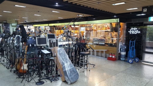 낙원악기상가에서는 악기 판매만 이루어지는 것은 아니다. 필요한 고가의 음향 장비들도 대여하는 시스템도 잘 갖추어져 있다.