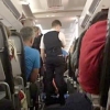 비행기 옆사람이 숨졌다…승객들은 ‘시신’과 동행했다