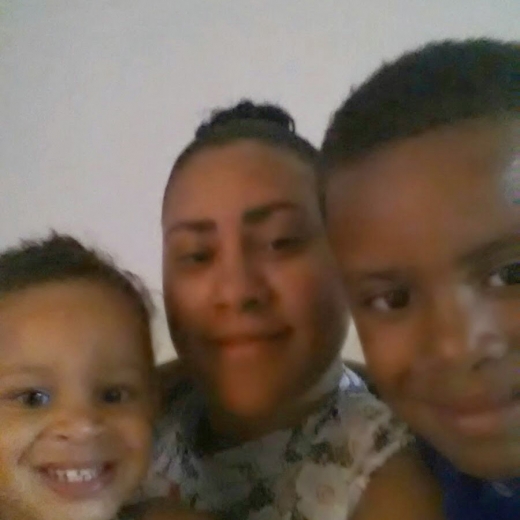 제나 블러튼의 가족. 오른쪽 아이가 장남 제이.