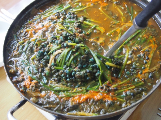 풀어야 또 조일 수 있다. 속을 푸는 데는 푸르뎅뎅한 올갱이만한 것이 없다. 남한강 맑은 물 돌멩이 틈새에 다닥다닥 붙어있다가 이제 밤새 숙취에 지친 간을 위로해주는 고마운 것들로 다가온다.