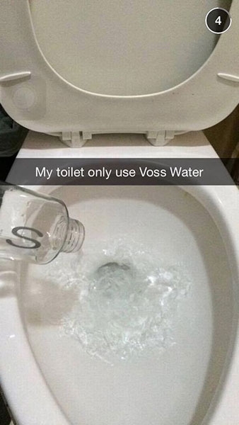 “내 변기에는 노르웨이 빙하 생수만 사용한다”