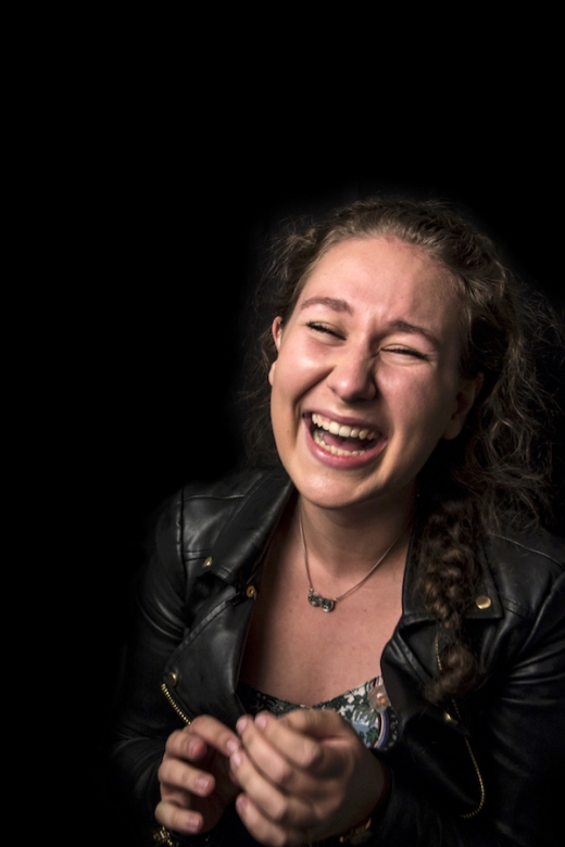 “아이들이 웃는 모습을 보고 싶다. 왜냐하면 이들은 웃으면 안 되는 장면에서도 웃거나 암묵적인 규칙도 없을 것이기 때문이다. 그것이야말로 미소의 진실된 형태라고 생각한다”