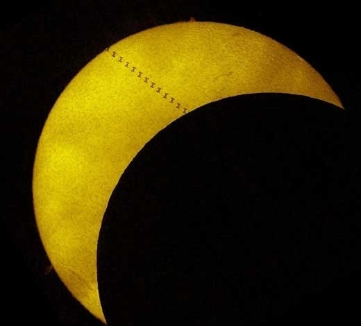 일식 중 ISS