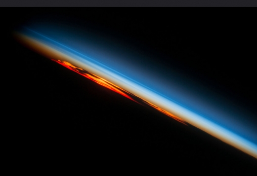 우주에서 본 석양