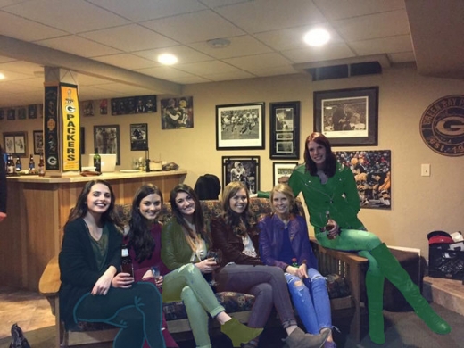 정답 공개 사진이다. 보라색 옷을 입은 왼쪽 두 번째 여성의 다리가 첫 번째 여성의 다리 뒤로 겹쳐져서 잘 안보인다는 것이 정답이다. 하지만 답을 알고 봐도 헷갈리기만 하다. (사진=임저)