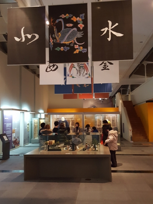 서울역사박물관에서는 꼭 전시해설을 듣는 것이 좋다. 해설사들의 설명을 듣고나면 책 3권 정도를 가뿐히 읽은 느낌을 가질 수 있다.