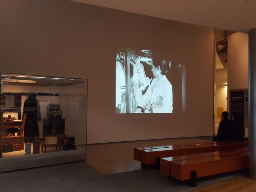 개인적으로 가장 흥미로웠던 영상. 늘상 책으로만 보아오던 옛 서울의 풍경, 거리 모습, 백화점 등의 모습을 영상으로도 만날 수 있다.