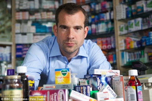 ‘영국의 쌍둥이 박사’로 유명한 크리스와 젠드 반 털킨(사진) 박사는 각각 TV 진행자로 활동하고 있다.