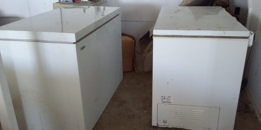 실제 가족이 사용하는 550L 냉동고 2대.