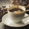 “높고 큰 머그잔에 커피 마시면 달콤한 맛 증가”