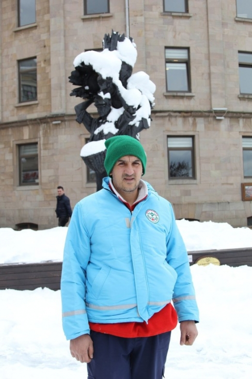 뷜렌트 칼팍츠오루는 “내 행동은 나 자신 때문에 한 것이기도 한 아주 사소한 것”이라고 말했다.