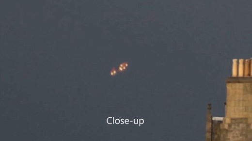 영상을 본 많은 사람은 UFO로 여겨지는 불빛은 안개에 가려진 산허리에 난 화재로 보인다고 말했다.