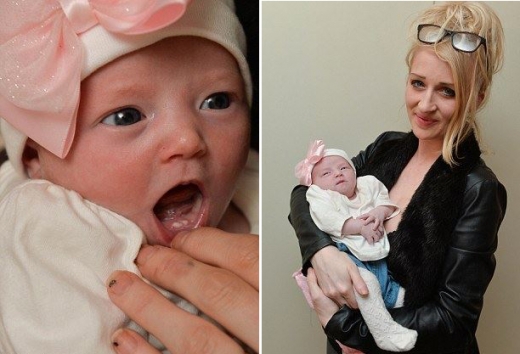 엄마는 인터넷 사이트에 조언을 구했지만 극히 드문 일이라는 정보만 얻었다.