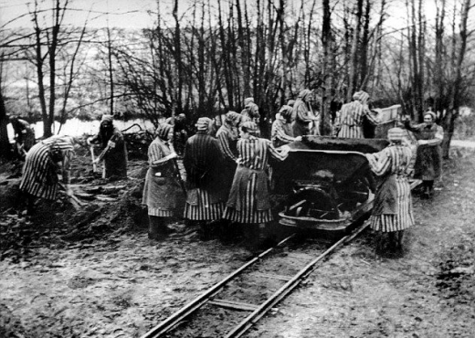 실제 라벤스브루크에 수용되었던 여성 수감자들의 모습.