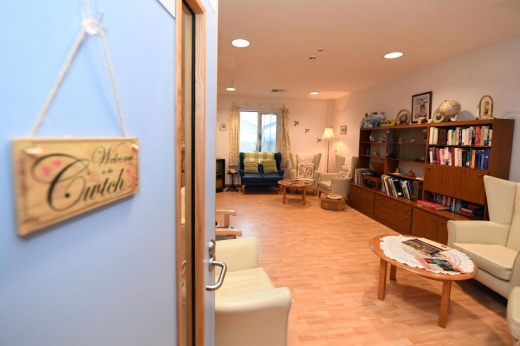 ‘커취(Cwtch)’라 불리는 거실은 웨일스어로 ‘꼭 붙잡다’, ‘안기다’를 의한다. (사진=더썬)