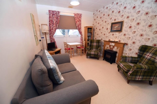 그는 지금까지 3개의 방을 개조했고, 현재 4번째 내부 인테리어 작업을 하고 있다. (사진=더썬)