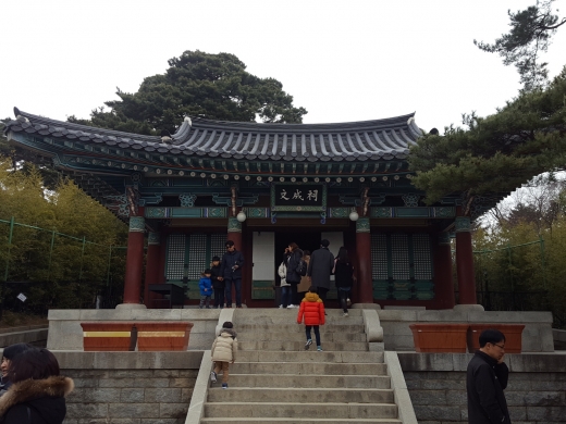 율곡 이이 선생의 영정을 모시기 위해 지은 사당 문성사. ‘문성’은 1624년 인조 임금이 율곡 선생에게 내린 시호다.