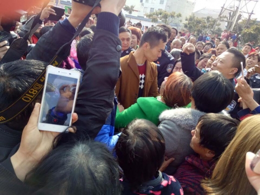 그의 재회를 함께하기 위해 수많은 인파가 몰렸다. (사진=더썬)